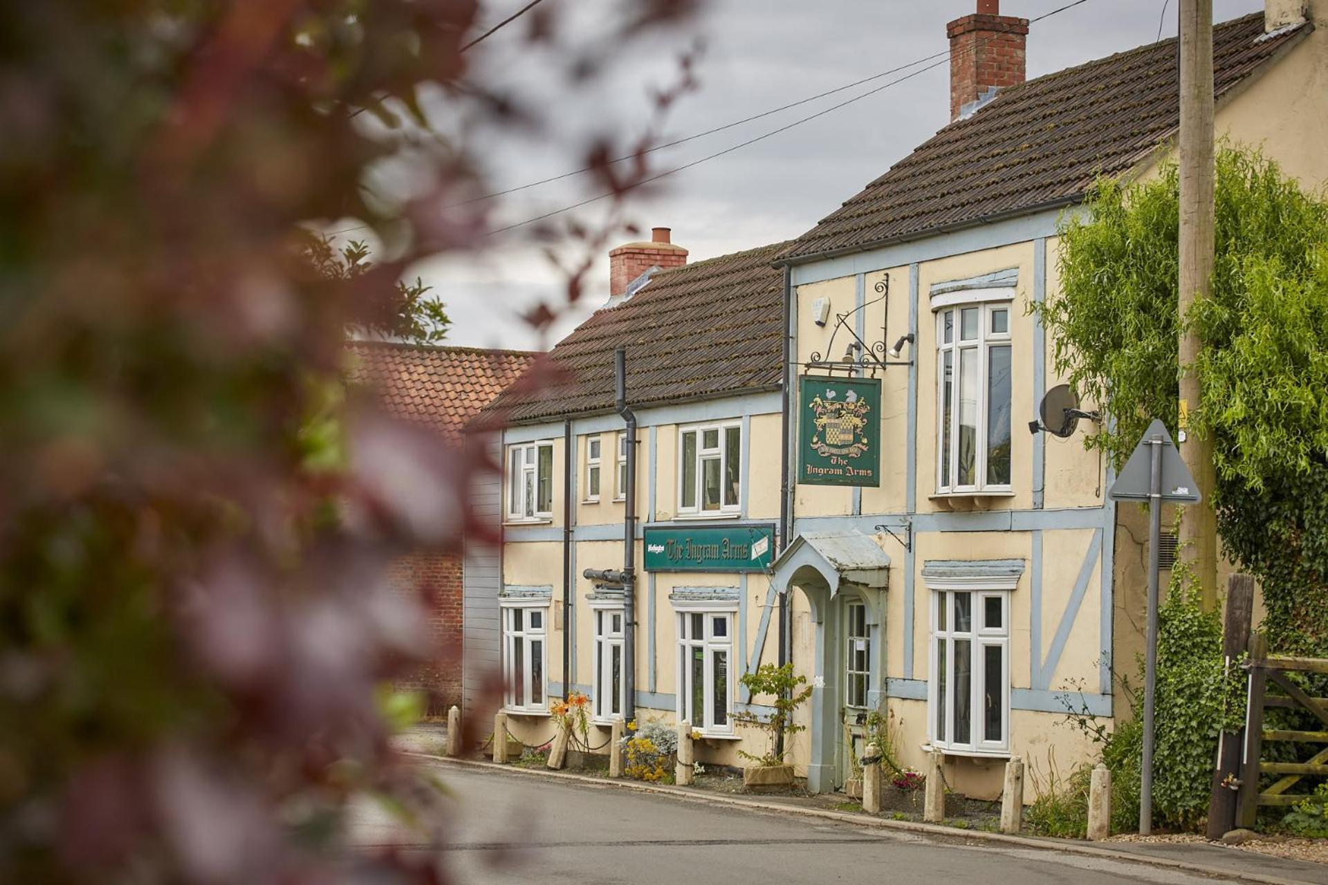 Отель The Ingram Arms Laughton  Экстерьер фото